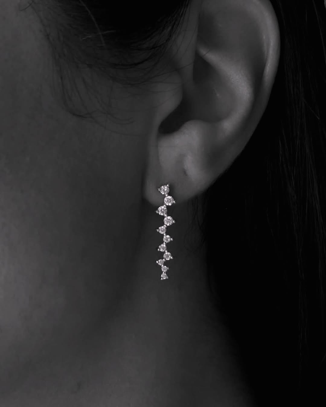 گوشواره دست‌ساز نقره عیار ۹۲۵ با نگین